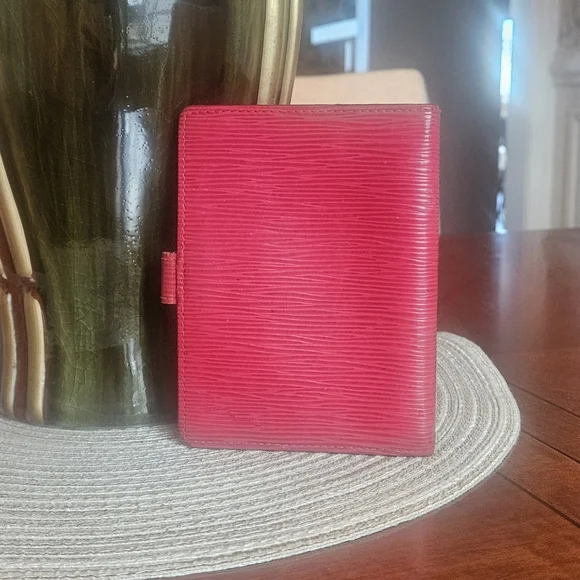 Louis Vuitton Red Epi Agenda In GUC - Picture 2 of 10